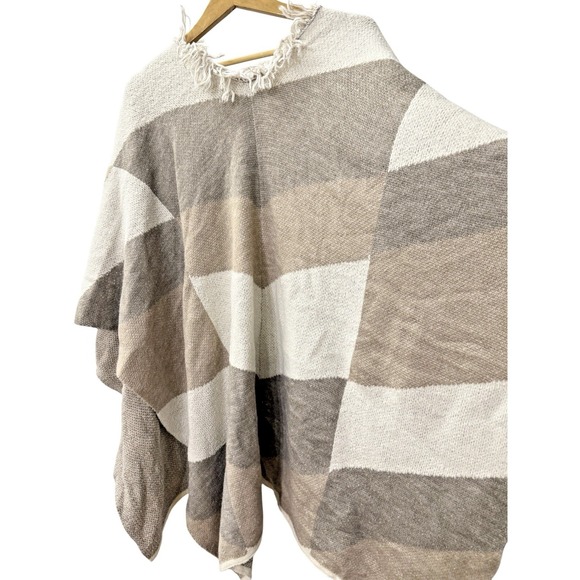 Chico's Women's ONE SIZE PRE-OWNED Tan/Beige Shawl/Wrap Scarf Open Poncho Fringe - Picture 8 of 10